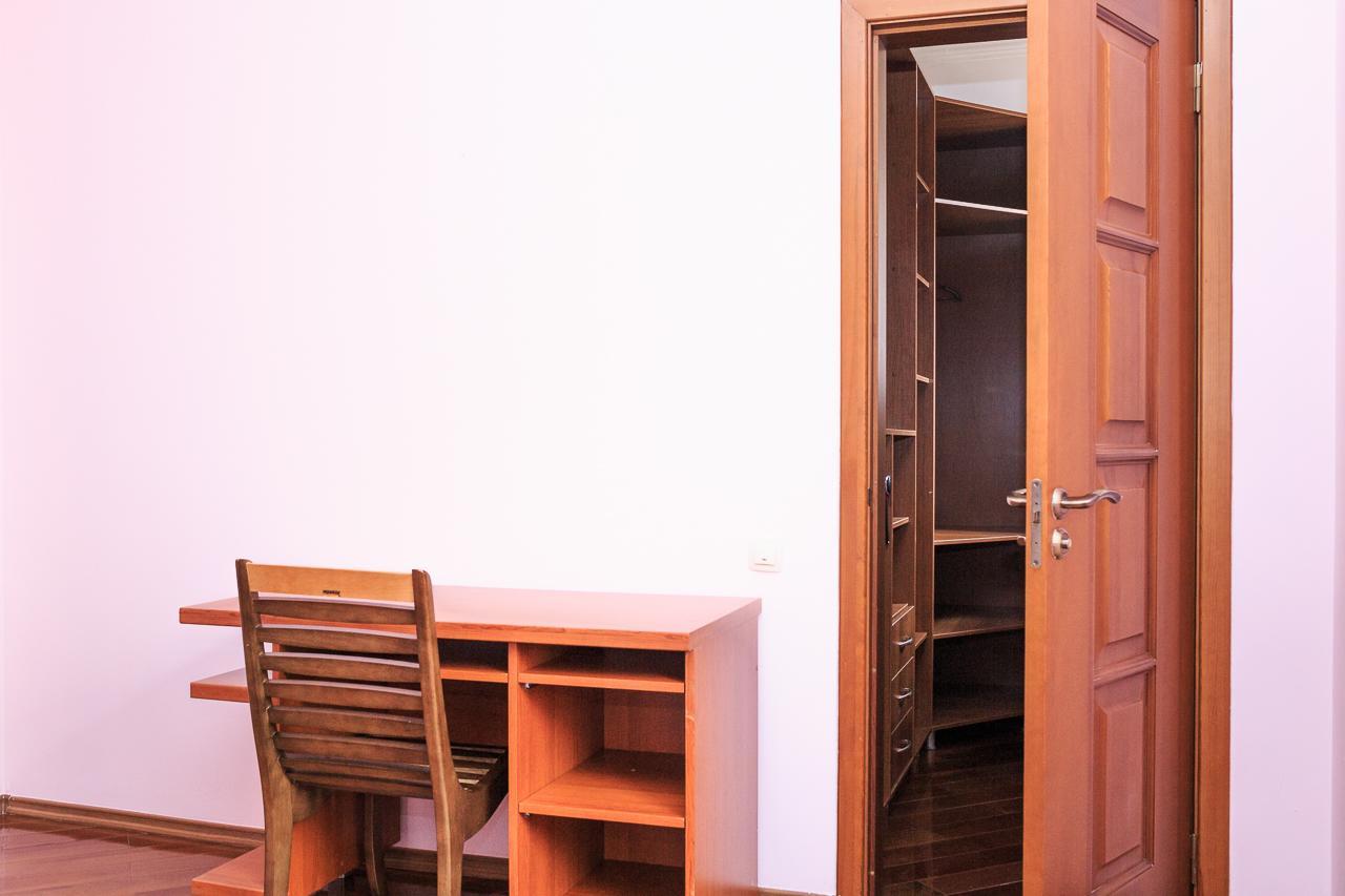 "European" Backpackers Hostel In Almaty Esterno foto