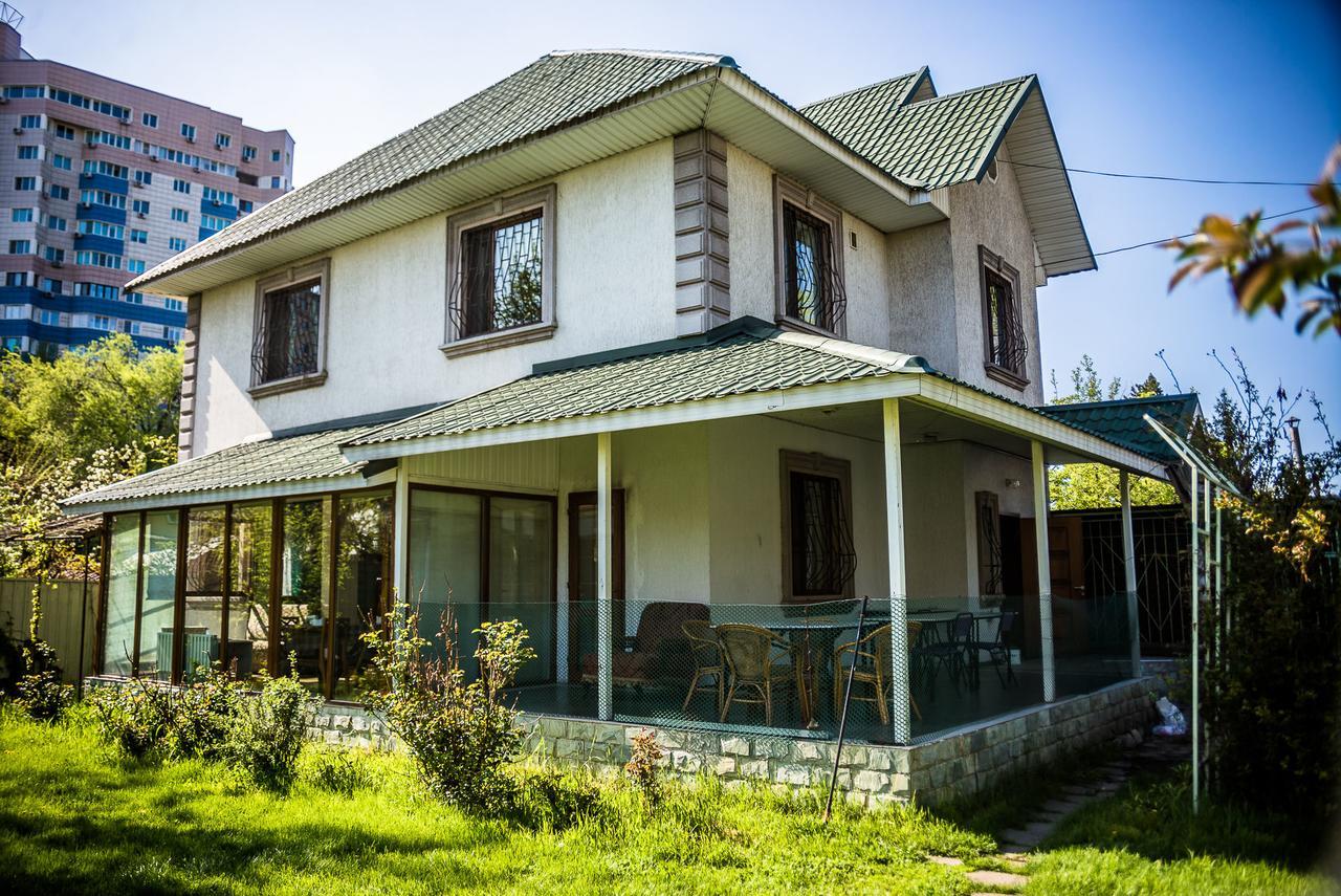 "European" Backpackers Hostel In Almaty Esterno foto