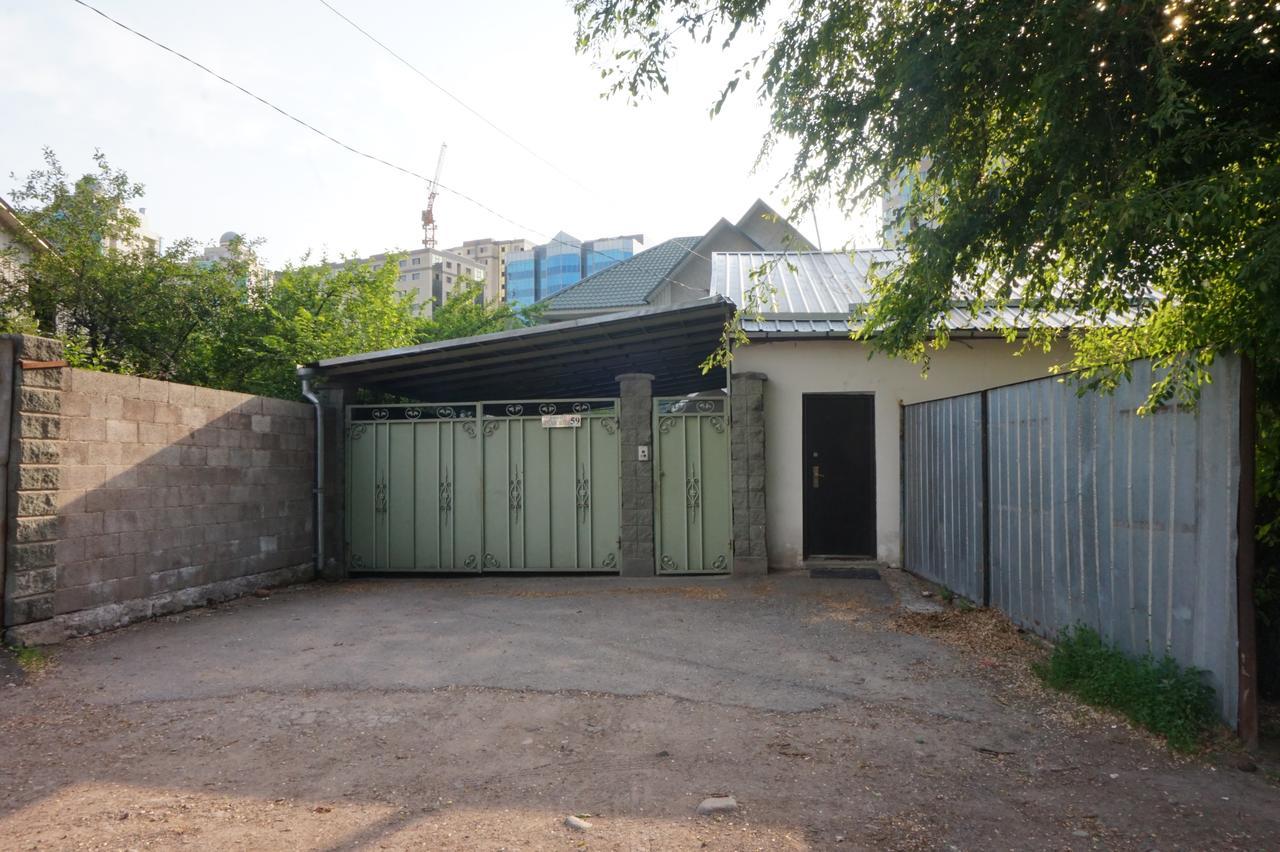 "European" Backpackers Hostel In Almaty Esterno foto