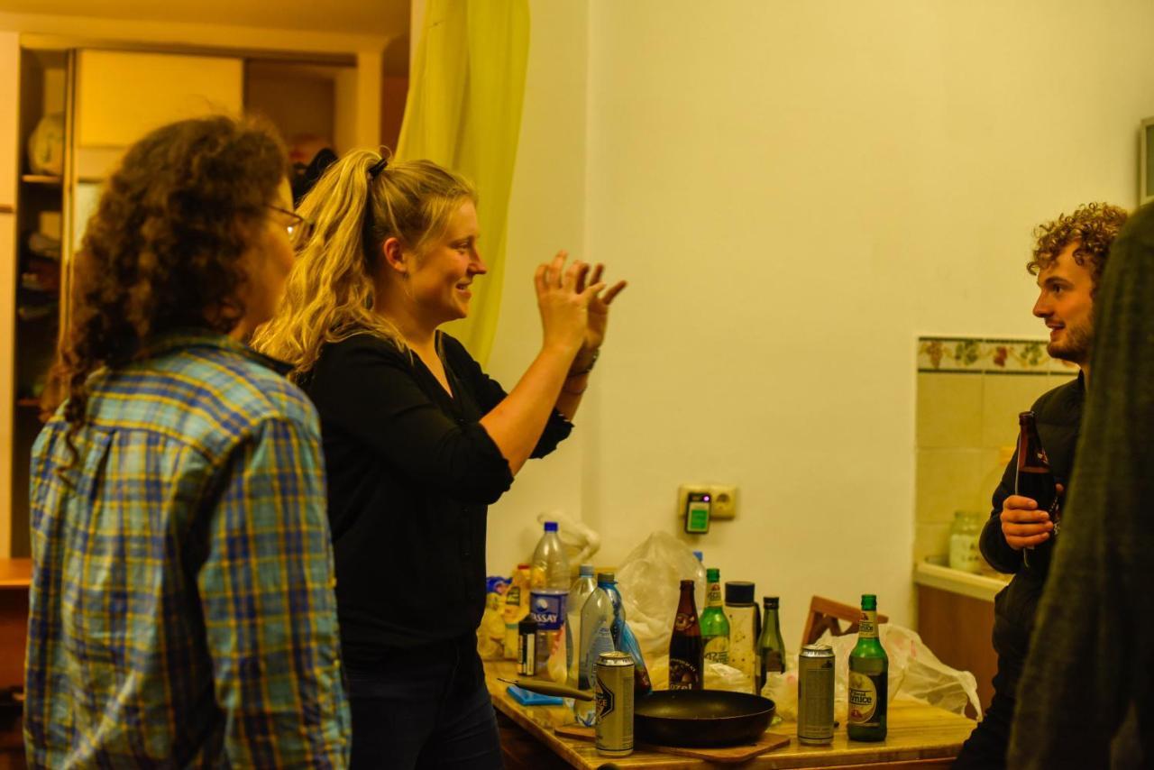 "European" Backpackers Hostel In Almaty Esterno foto