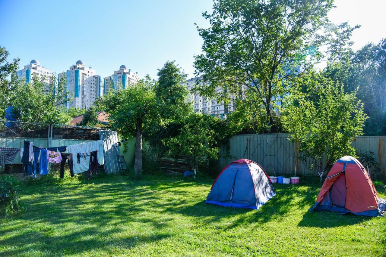 "European" Backpackers Hostel In Almaty Esterno foto