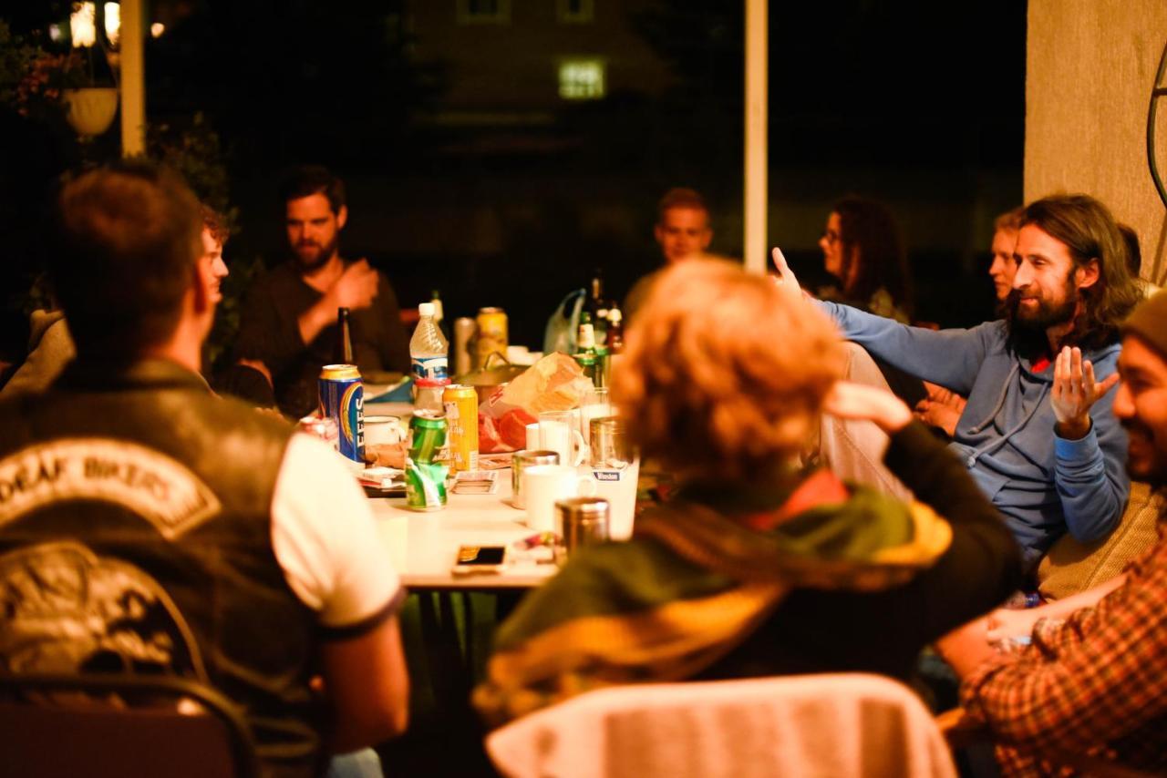 "European" Backpackers Hostel In Almaty Esterno foto