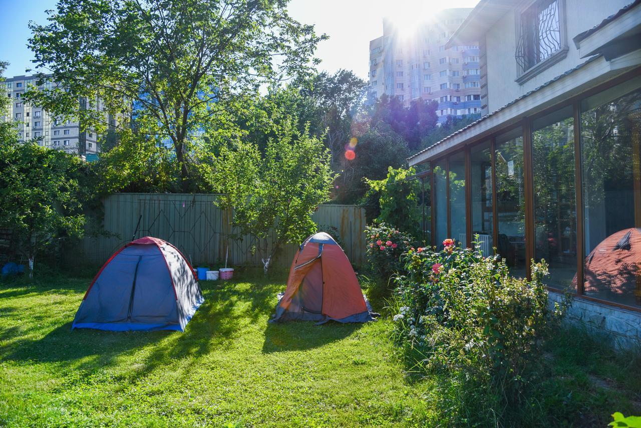 "European" Backpackers Hostel In Almaty Esterno foto
