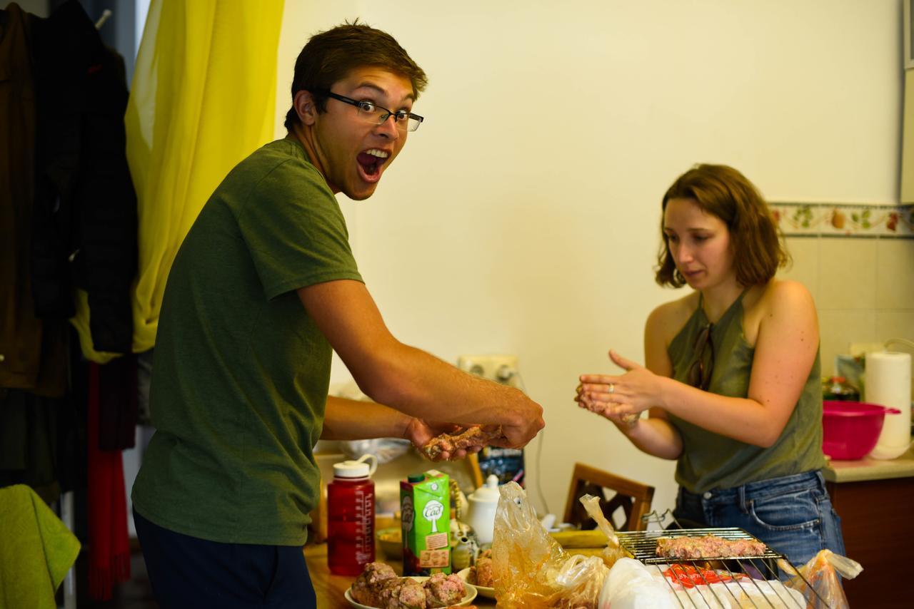 "European" Backpackers Hostel In Almaty Esterno foto