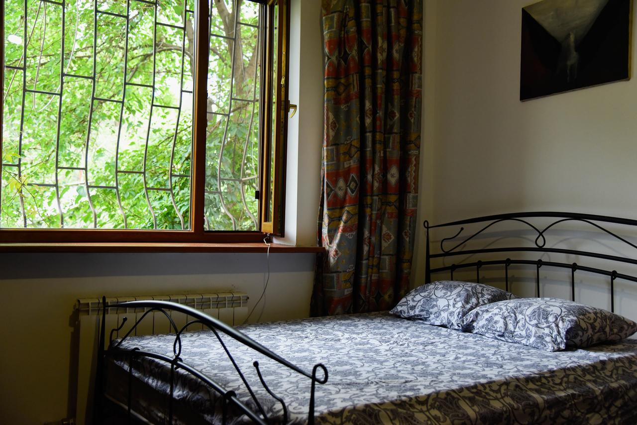 "European" Backpackers Hostel In Almaty Esterno foto